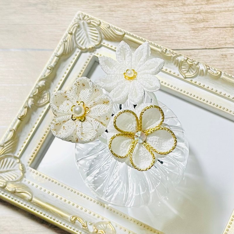つまみ細工　可愛い小花のUピンセット　白×ゴールド - 髮圈/髮夾 - 其他材質 白色