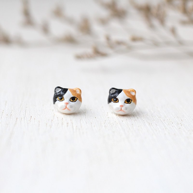 Scottish fold cat earrings, Cat Stud Earrings, calico cat earrings - ต่างหู - ดินเหนียว หลากหลายสี