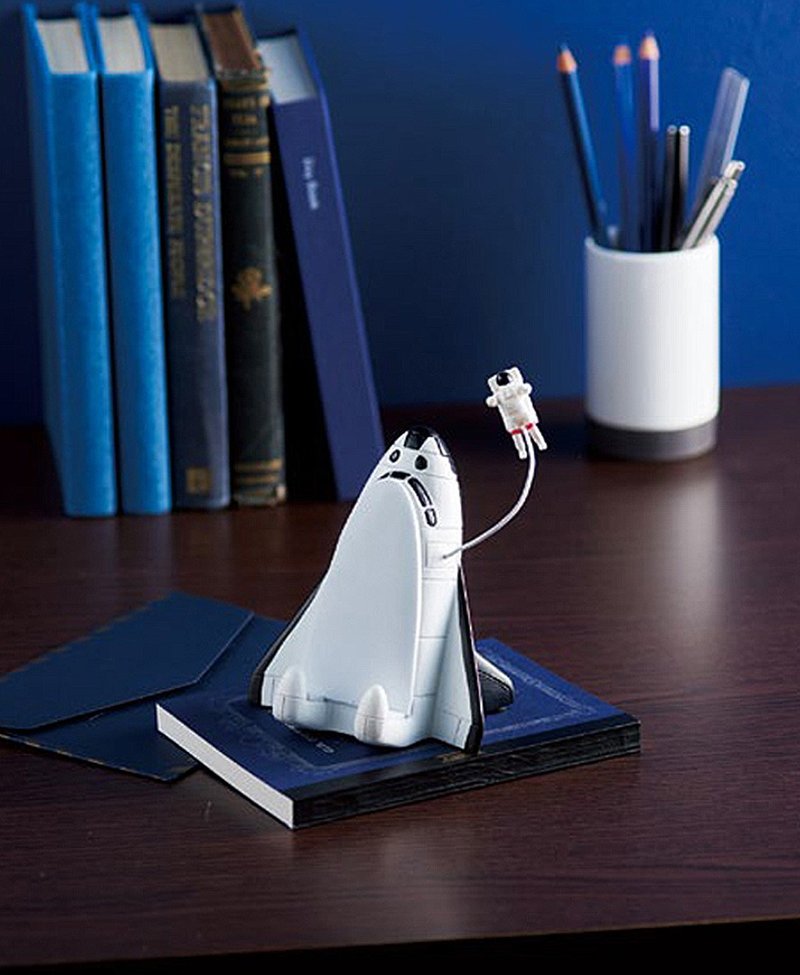 Japan Magnets high-quality super cute desktop mobile phone holder / mobile phone holder (space shuttle astronaut model) - อื่นๆ - เรซิน ขาว