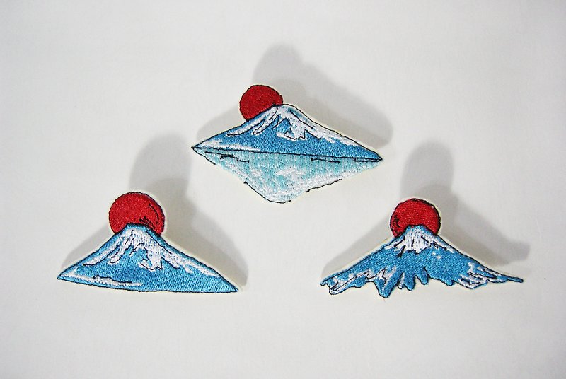 Embroidery pins (Mt.Fuji illustration version)__ 1 piece of handmade Christmas gift gift - Brooches - Other Materials Blue