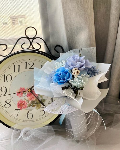 花天使 Floral.angelia 永生花｜不凋花｜乾燥花｜生活美學 優雅霧藍 網紗永生花束 畢業花束 生日花束 情人節禮物 代寫卡片