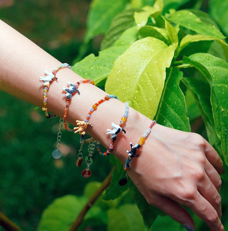 Cat charm bracelet with colorful beads - Bracelets - Copper & Brass Multicolor