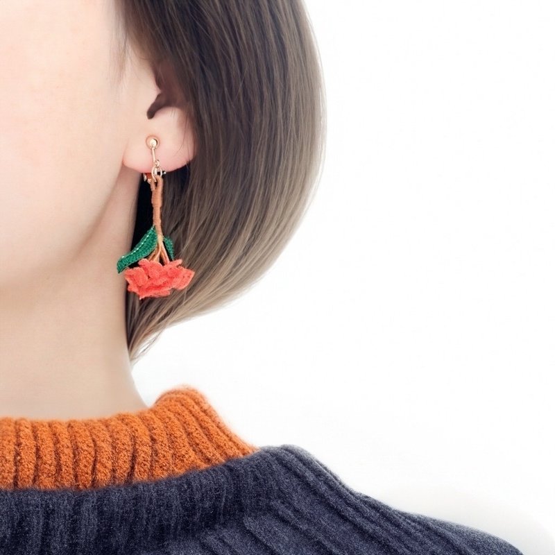 Kinmokusei earrings, one-of-a-kind lace - knitted osmanthus - Earrings & Clip-ons - Cotton & Hemp Orange