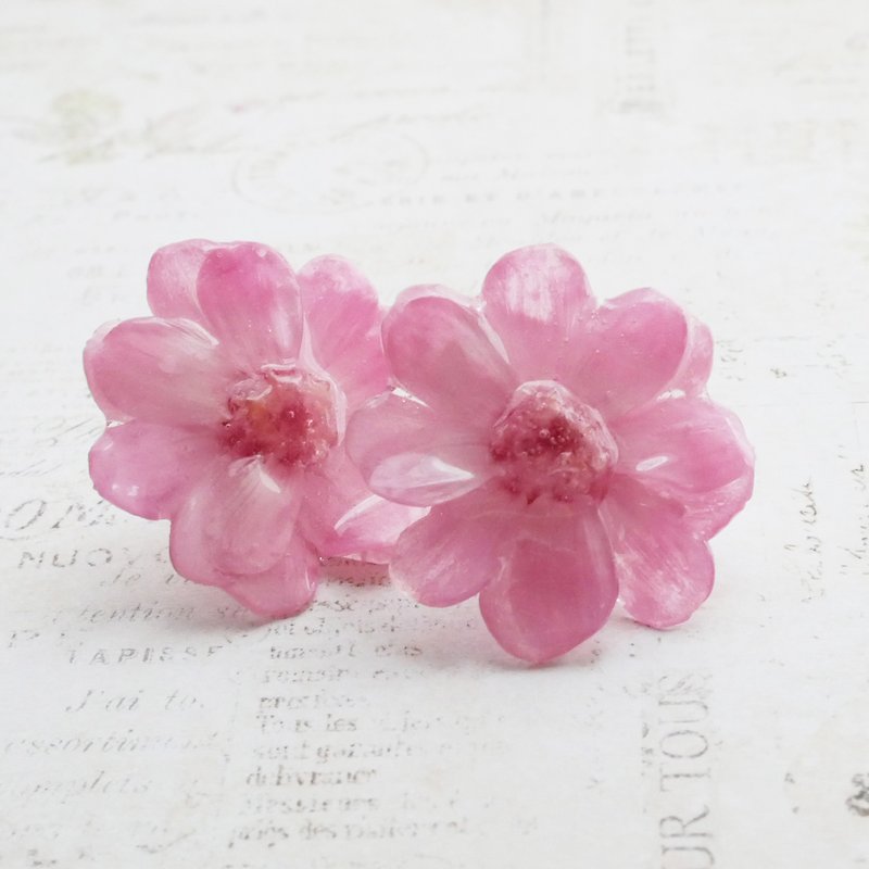 Real Zinnia earrings - Earrings & Clip-ons - Resin Pink