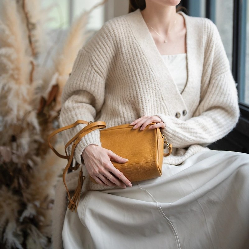 Shoulder bag Strap bag With tassel Women&#39;s bag Pouch Genuine leather Leather Japan japan [Mustard] HAB012