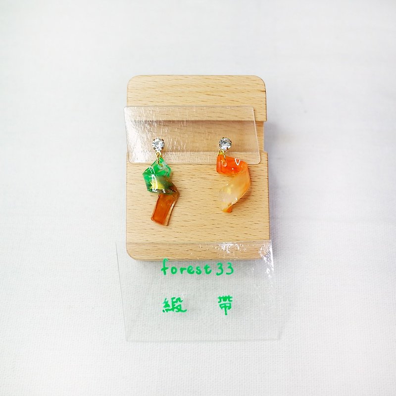 Ribbon hand-painted earrings, Clip-On/ear pins - ต่างหู - วัสดุกันนำ้ หลากหลายสี