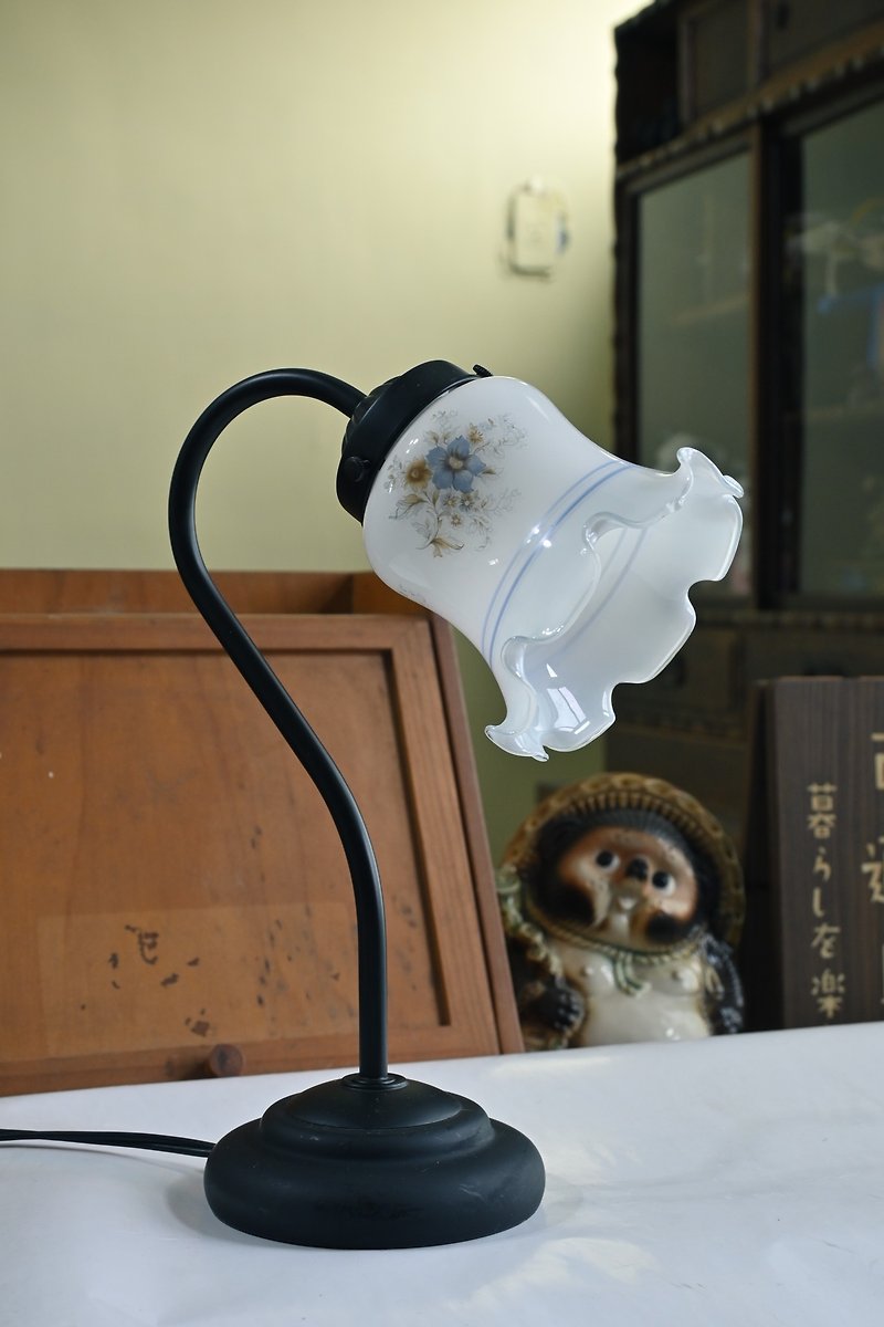 早期日本花型奶油玻璃桌燈 - 燈具/燈飾 - 其他材質 多色