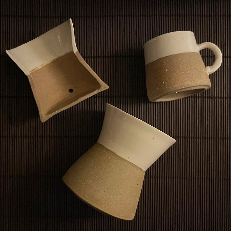 Hand-kneaded ceramic tableware series - lightweight ceramic cup - small (about 120ml) - แก้ว - ดินเผา สีกากี