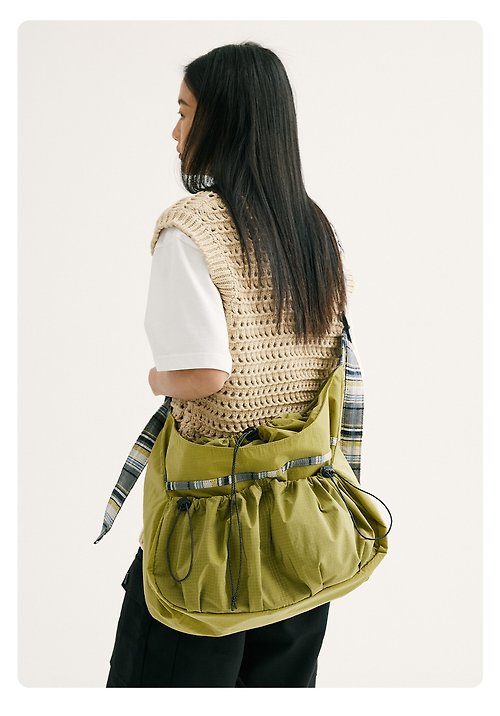 NGOARMY (NORYBRAND) 中性民族風格紋背帶 機能設計抽繩側背包 單肩包