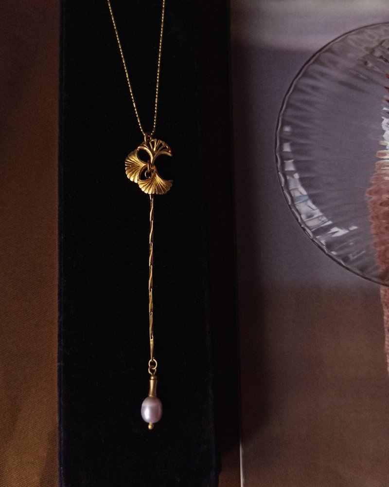 Ginkgo leaf pearl Y-shaped long necklace/customizable length - สร้อยคอ - ทองแดงทองเหลือง สีทอง