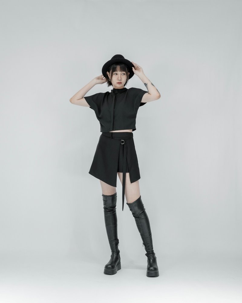 MUKK DESIGN 合身短版半袖襯衫 - 女襯衫 - 聚酯纖維 黑色