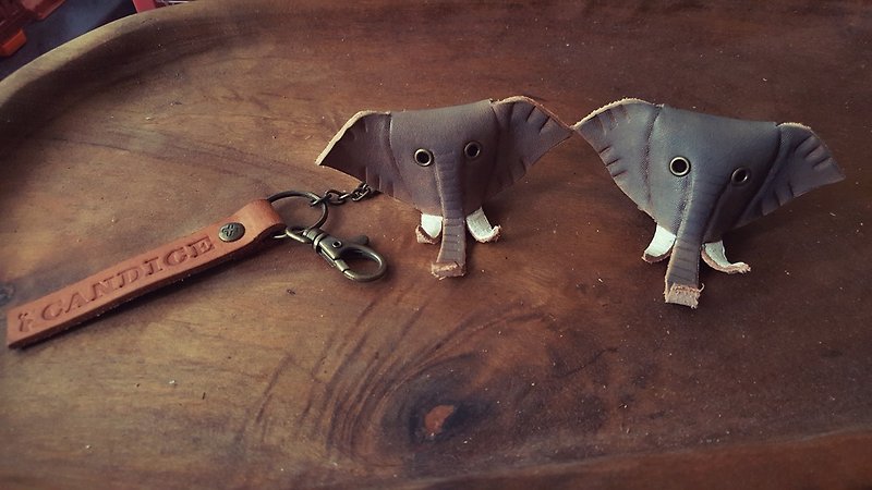 Cute little gray elephant pure leather key ring can be engraved (made lover, birthday gift) - ที่ห้อยกุญแจ - หนังแท้ สีเทา