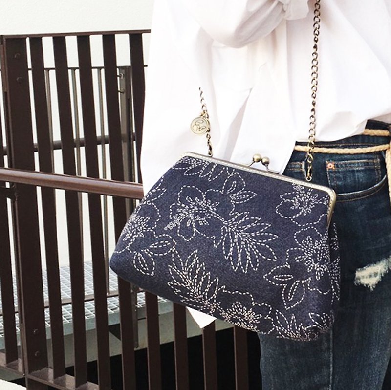 Handmade 2WAY 20cm frame shoulder bag -Limited edition denim flower - Messenger Bags & Sling Bags - Cotton & Hemp Blue