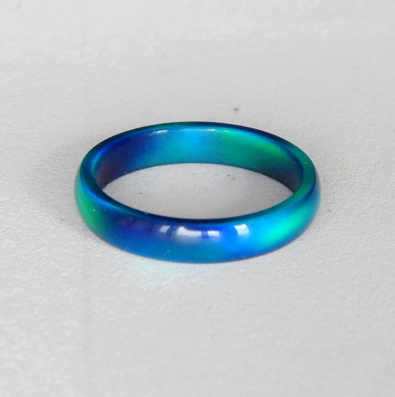 Black narrow opal ring. Solid opal ring. Synthetic opal ring. Black opal ring. - 戒指 - 其他材質 黑色
