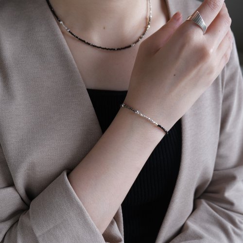 Nuna 天然石 ブラックスピネル&パイライト カレンシルバービーズネックレス svart og pýrít necklace：天然石ブラックスピネル&パイライト