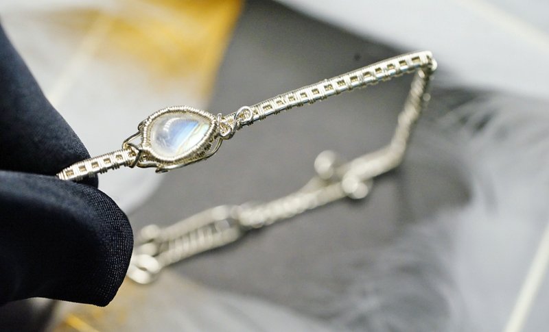 純手工銀繞線月亮石手鐲 - 手鍊/手環 - 半寶石 多色