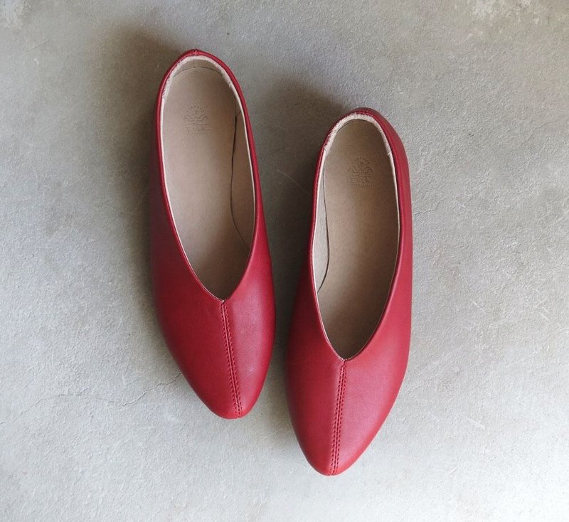 【定番レッド】ルージュレッドの本革パンプス ❄︎made in Japan❄︎ - 女休閒鞋/帆布鞋 - 真皮 紅色