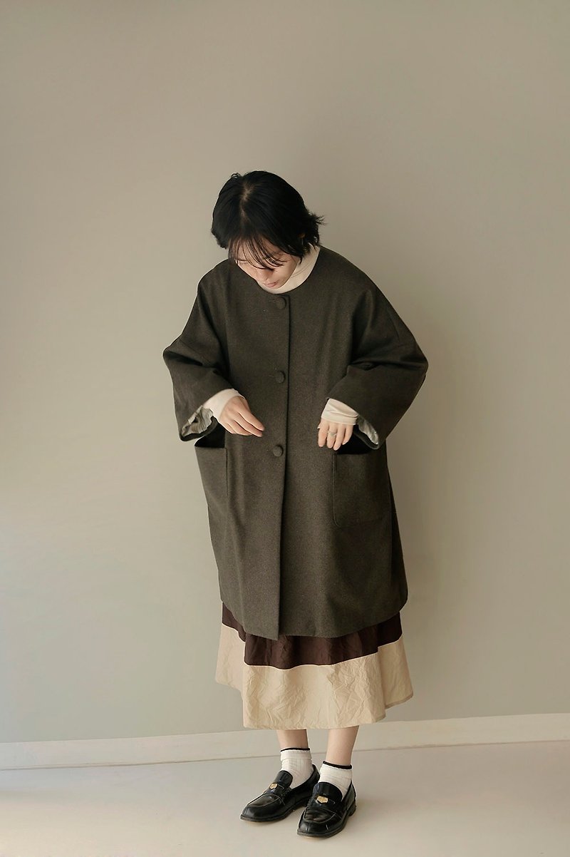Japanese dark moss green round neck loose mid-length wool coat - Women's Blazers & Trench Coats - Wool Green
