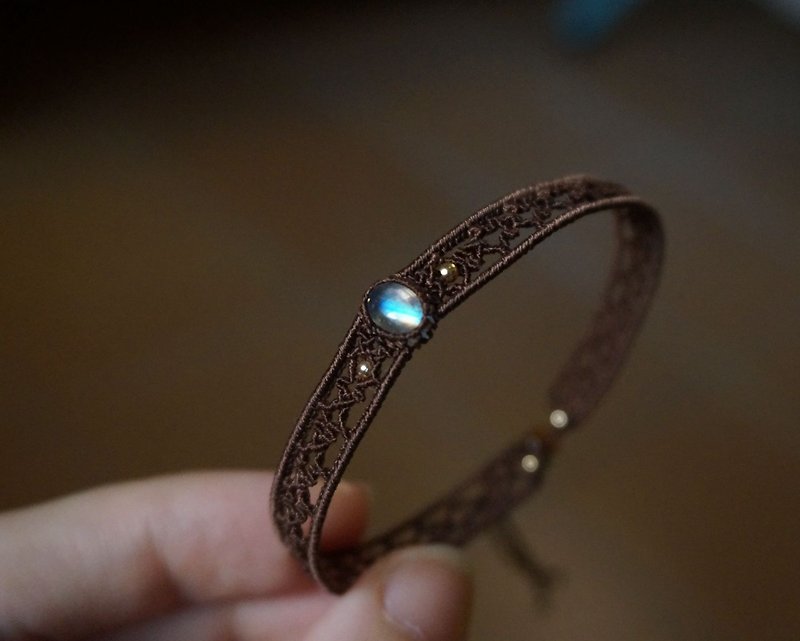 | MC | Natural Moonlight Paraffin Thread Braided Fine Bracelet - สร้อยข้อมือ - เครื่องเพชรพลอย 