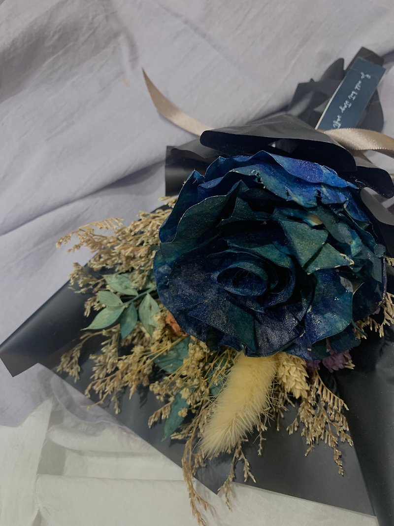 Blue wood rose bouquet - ช่อดอกไม้แห้ง - พืช/ดอกไม้ สีน้ำเงิน
