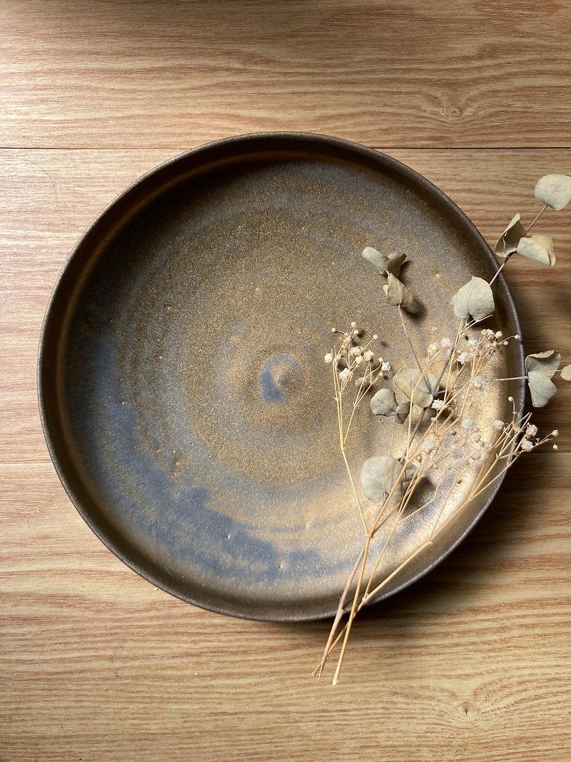 【Cooking looks luxurious】 Platter 21cm Bronze - Plates & Trays - Pottery Gold