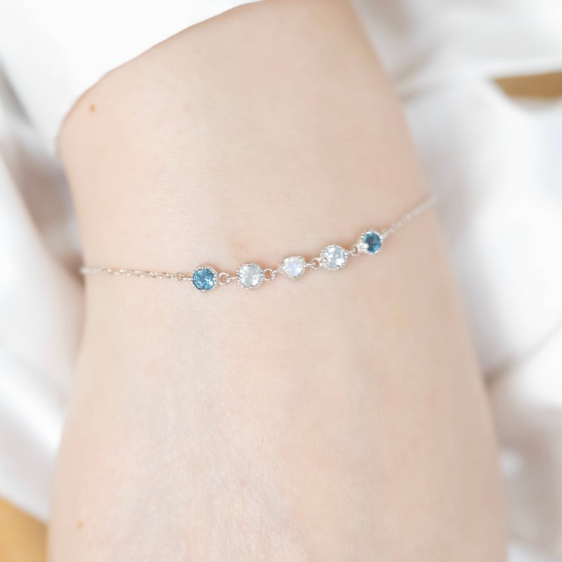 Moonstone Blue Stone 925 Sterling Silver Frozen Color Bracelet - สร้อยข้อมือ - คริสตัล สีน้ำเงิน