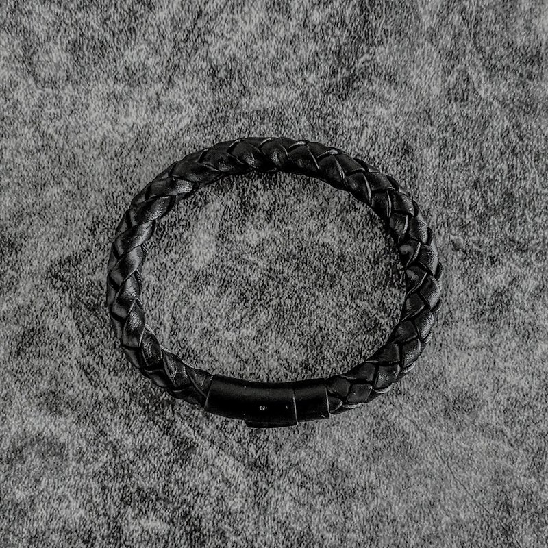 316 Stainless Steel hairline matte fastener 8mm black leather braided leather rope - สร้อยข้อมือ - หนังแท้ สีดำ