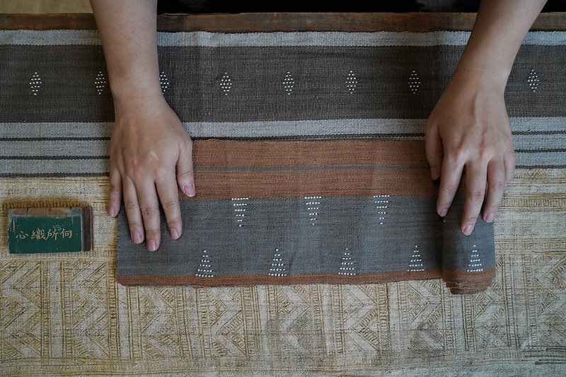 Glass-bead inlaid plant-dyed handwoven tea mat/table runner/wall hanging - Other - Cotton & Hemp Khaki