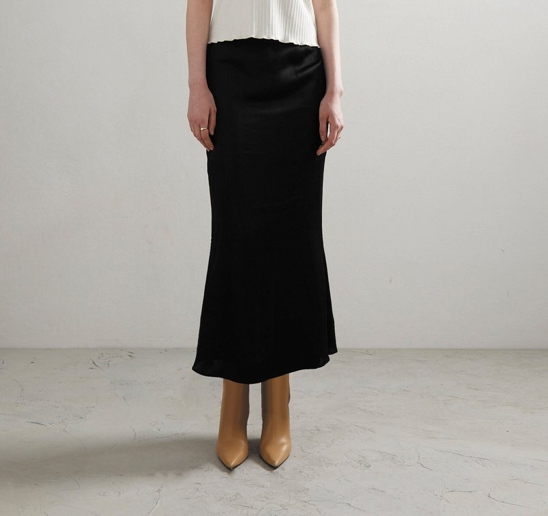 TEA SKIRT PF23 Midi Satin Modal Black - กระโปรง - วัสดุอื่นๆ สีดำ