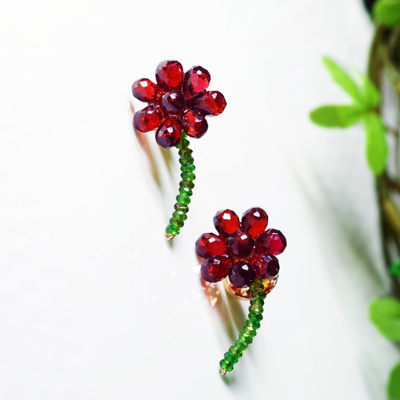 宝石によるカーネーションのブローチ　Carnation's brooch - 胸針 - 寶石 紅色