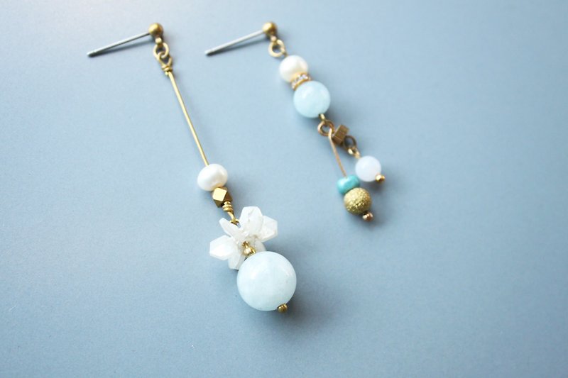 Floating flower - earring  clip-on earring - ต่างหู - หิน สีน้ำเงิน