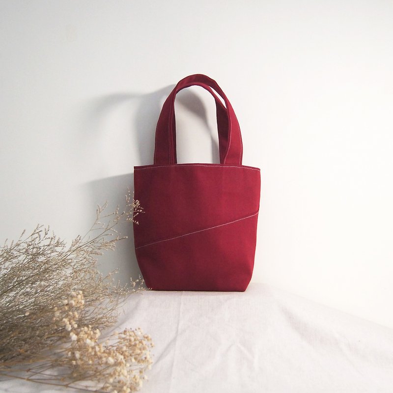 Mother's Day Limited Hand-made Lightweight Small Portable Meal Bag-Berry Red (with gift paper bag packaging) - กระเป๋าถือ - ผ้าฝ้าย/ผ้าลินิน สีแดง