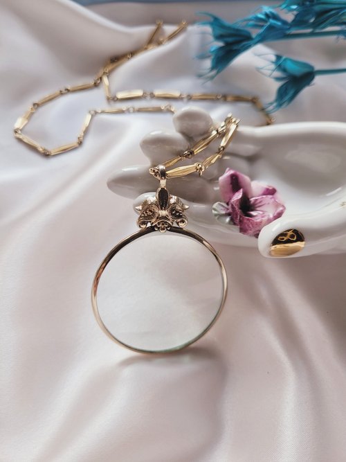 Avon magnifying deals glass necklace