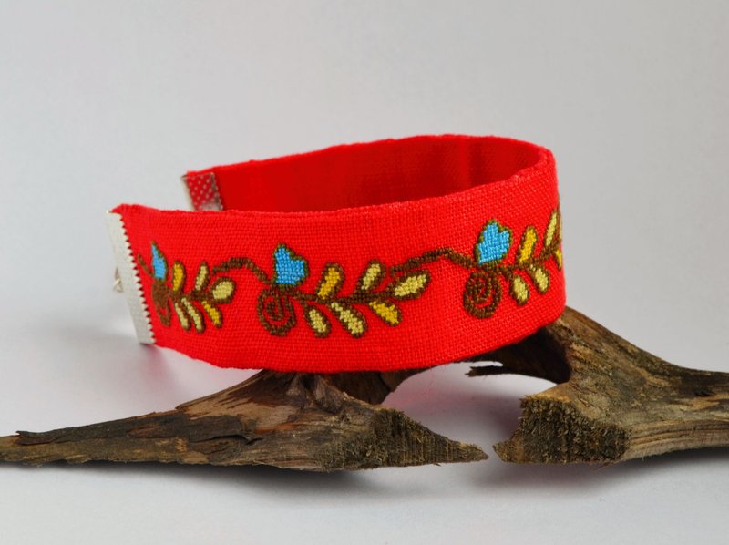 黃枝繡花手鍊十字繡紅布飾品波西米亞植物亞麻聖誕禮物送給女人 - 手鍊/手環 - 亞麻 紅色