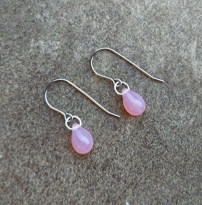 Pink Teardrop Glass Earrings - ต่างหู - แก้ว สึชมพู