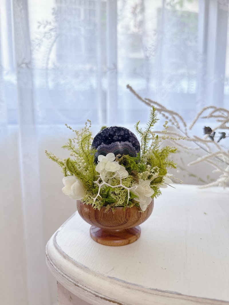 ウルグアイ産アメジストジオード「笑口」。小さな太陽が毎日昇るかのようなプリザーブドグリーン。 - 観葉植物 - クリスタル パープル