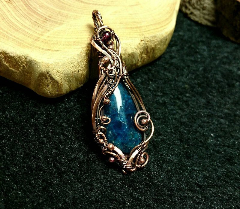 Copper winding blue apatite design fall - Necklaces - Gemstone Blue