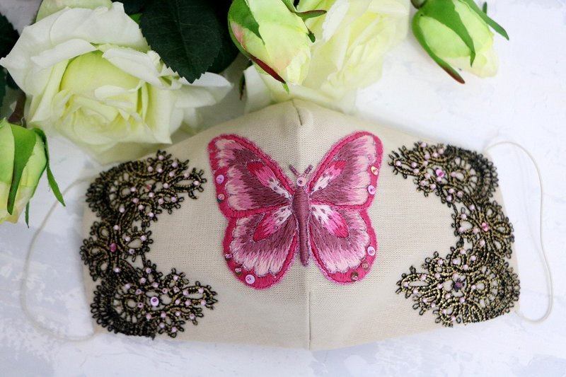 Textile face mask wth handmade embroidery Mask with butterfly Cloth masks - หน้ากาก - ผ้าฝ้าย/ผ้าลินิน สึชมพู