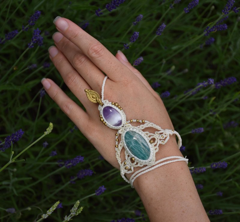 white ring bracelet, bridal  jewelry, bohemian amethyst bracelet - 手鍊/手環 - 寶石 白色