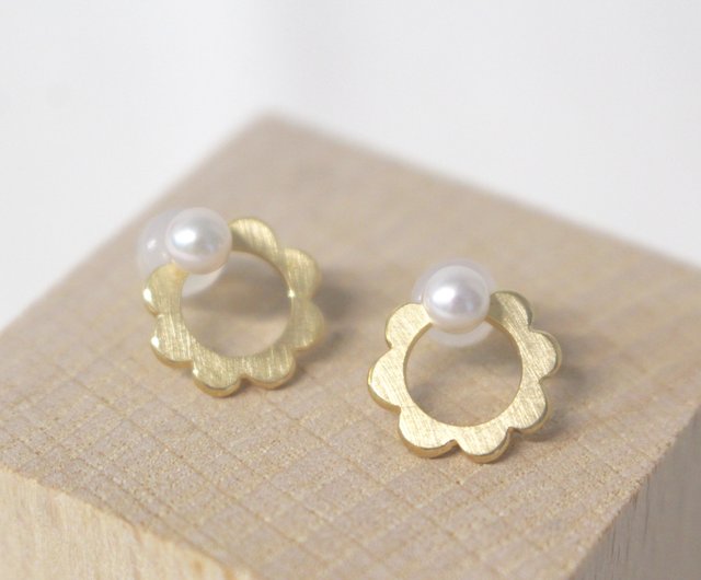 Akoya Pearl Flower Petit Pierce Gold Color - Shop carcajou