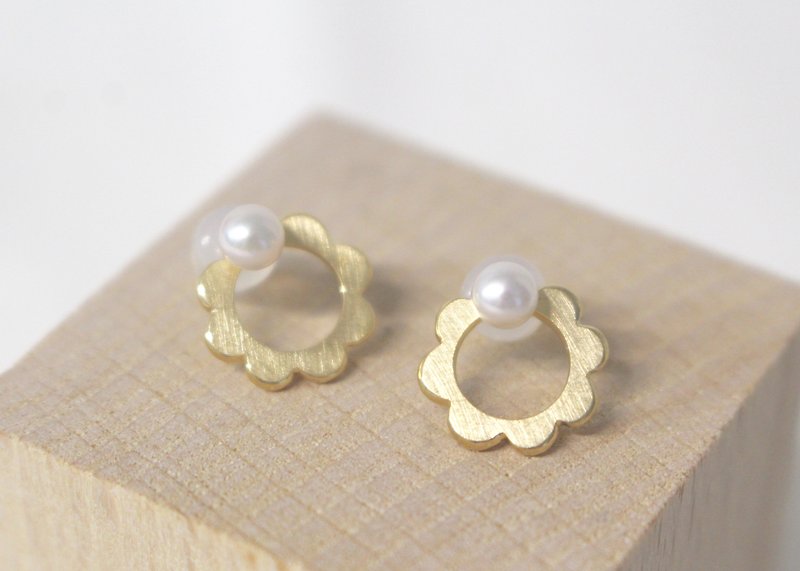 Akoya Pearl Flower Petit Pierce Gold Color - Earrings & Clip-ons - Gemstone Gold