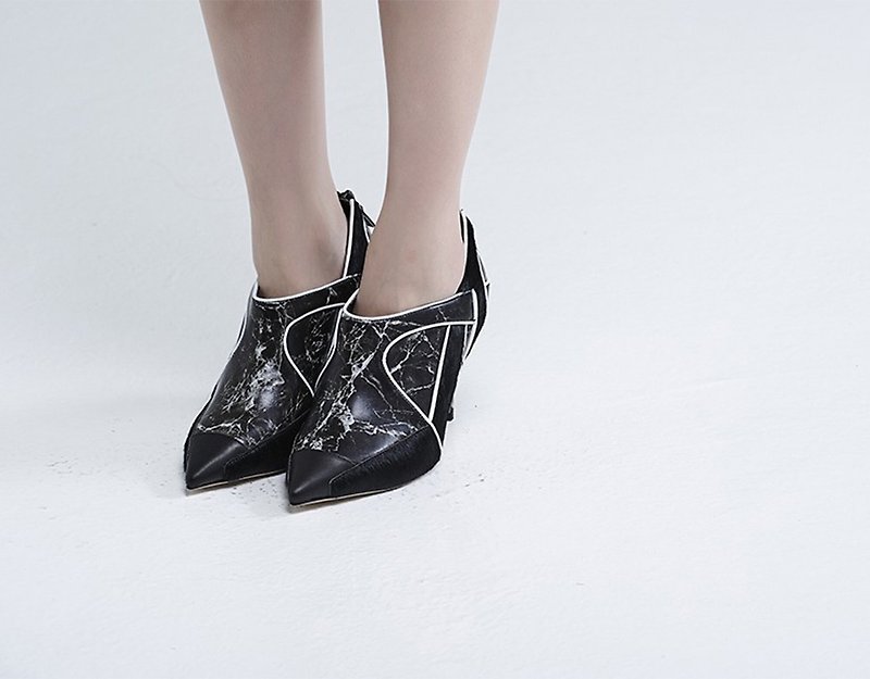 Three-dimensional stitching design bare boots black - รองเท้าส้นสูง - หนังแท้ 
