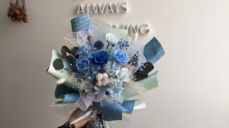 【Bouquet】Azure blue preserved flower bouquet Graduation bouquet Anniversary bouquet - ช่อดอกไม้แห้ง - พืช/ดอกไม้ สีน้ำเงิน