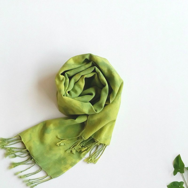 Handmade original rendering scarf-oxygen plant dyeing handmade scarf shawl cultural new year plant dyeing - ผ้าพันคอถัก - ผ้าฝ้าย/ผ้าลินิน สีเขียว