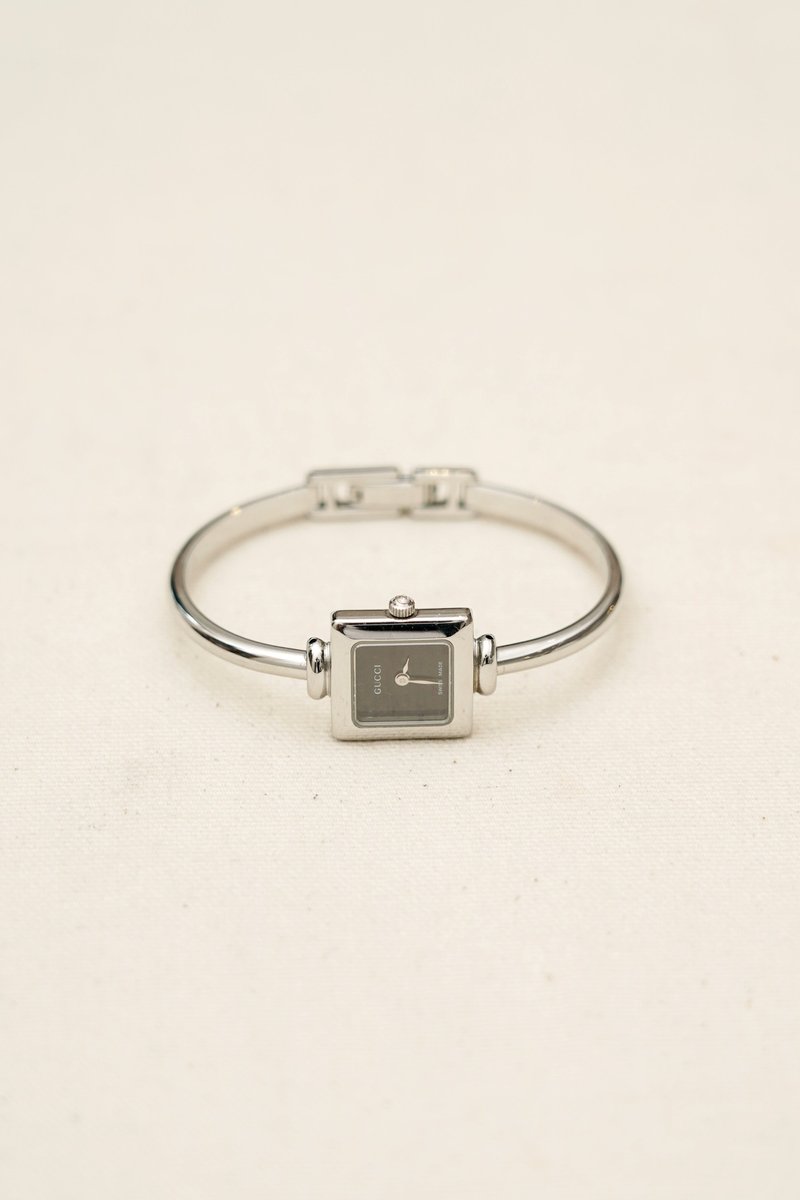 A ROOM MODEL - Vintage Gucci silver black frame bracelet style antique watch - Women's Watches - Precious Metals Silver