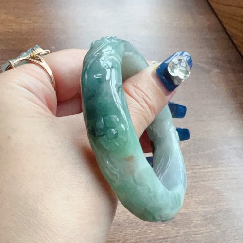 瓔珞珠寶盒 E.L.Jewelry Box 三彩翡翠雕花手鐲 | 17.5圍 | 天然緬甸玉翡翠A貨 | 送禮