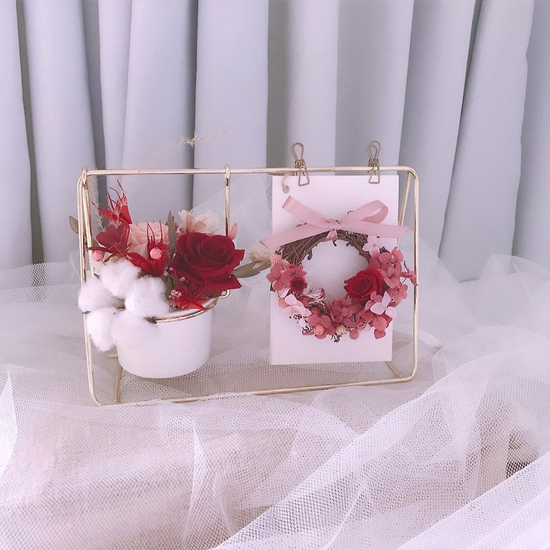 Preserved flower message holder with wreath card/desk small objects can hold photo note to do list