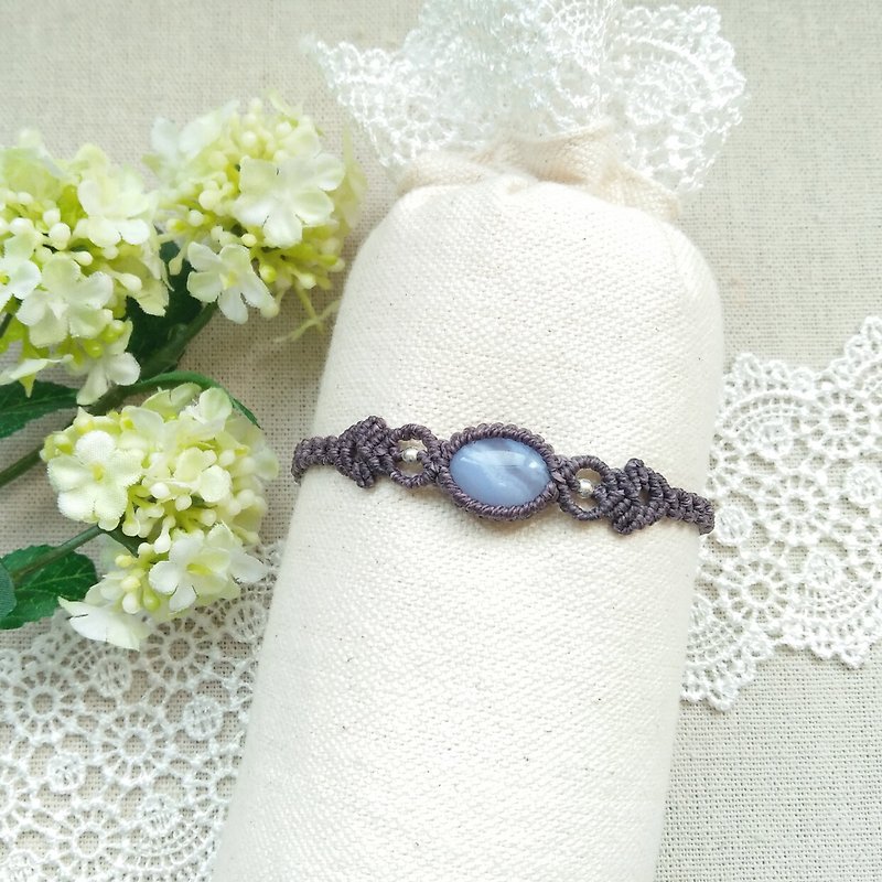 BUHO hand-made. Water lily. Blue Agate X South American Brazilian Wax Line Bracelet - สร้อยข้อมือ - เครื่องเพชรพลอย สีน้ำเงิน