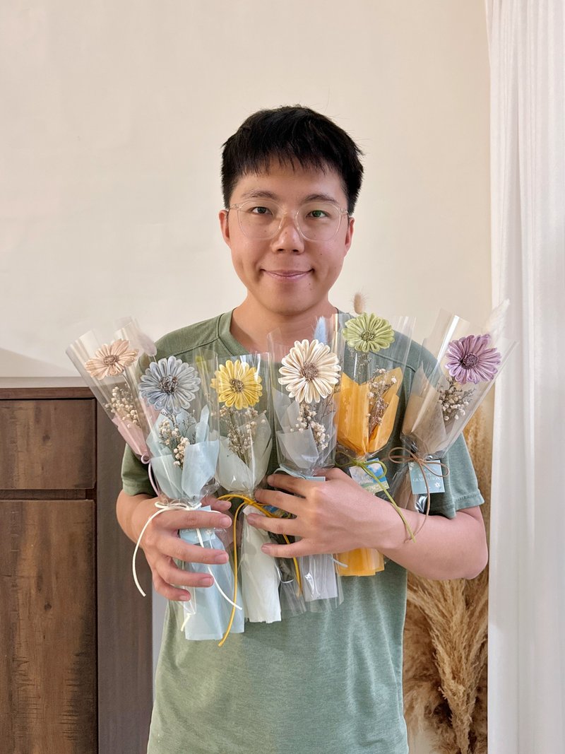 小心意 索拉太陽花束 單支畢業花束 - 乾燥花/永生花 - 植物．花 多色