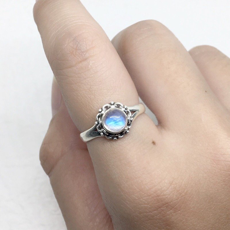 Moonlight stone 925 sterling silver three-dimensional lace ring Nepal handmade mosaic production (style 1) - General Rings - Gemstone Blue